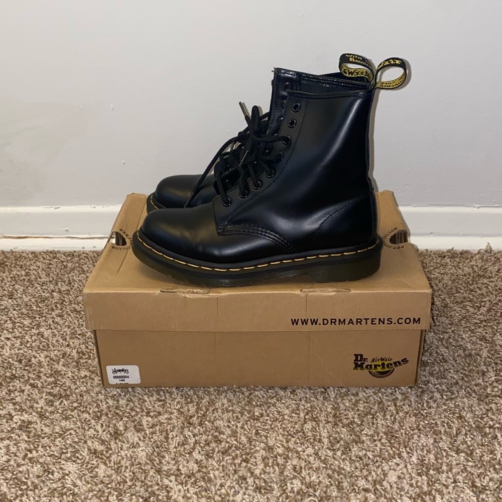 Dr Martins Size 6 Women’s